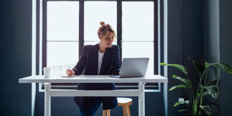 Are Standing Desks Good For Your Back? | Summit Orthopedics